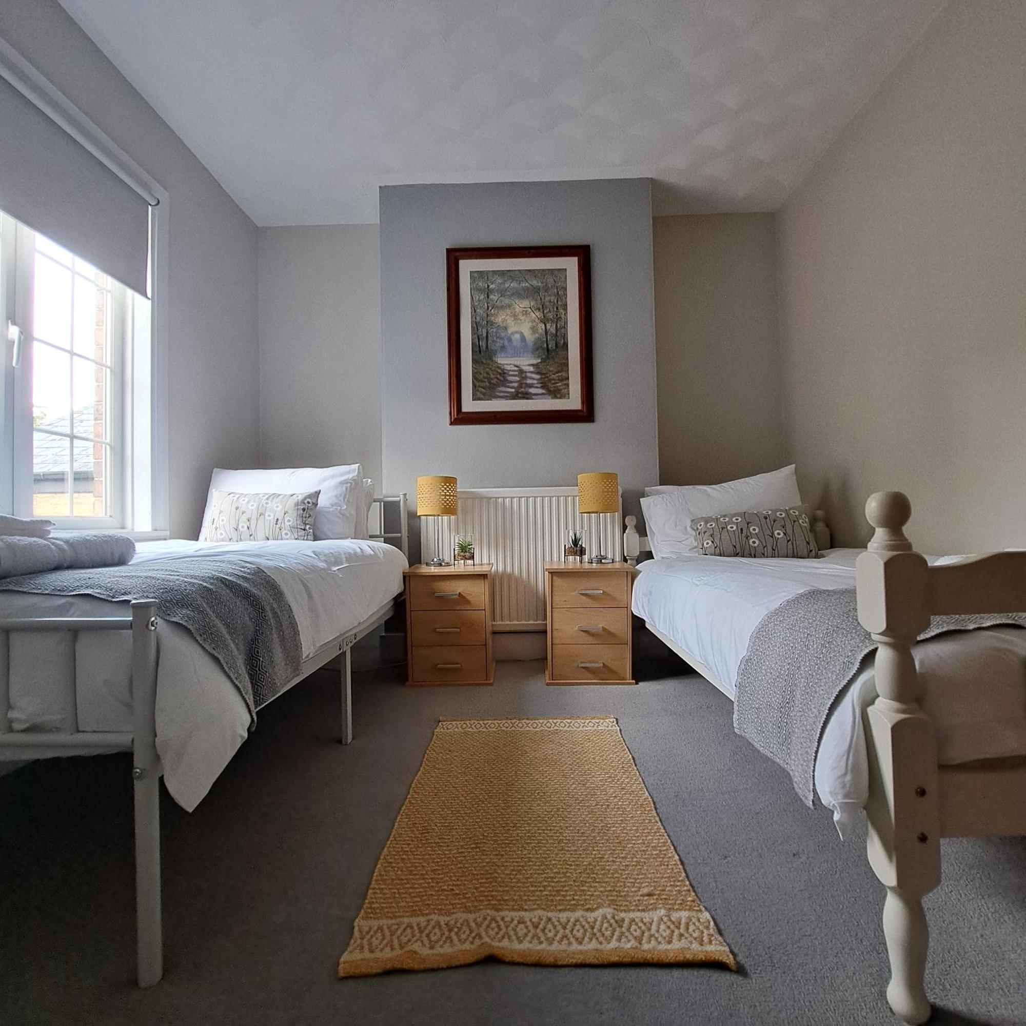Generous 3 Bed In The Heart Of The Village Χάντινγκτον Εξωτερικό φωτογραφία