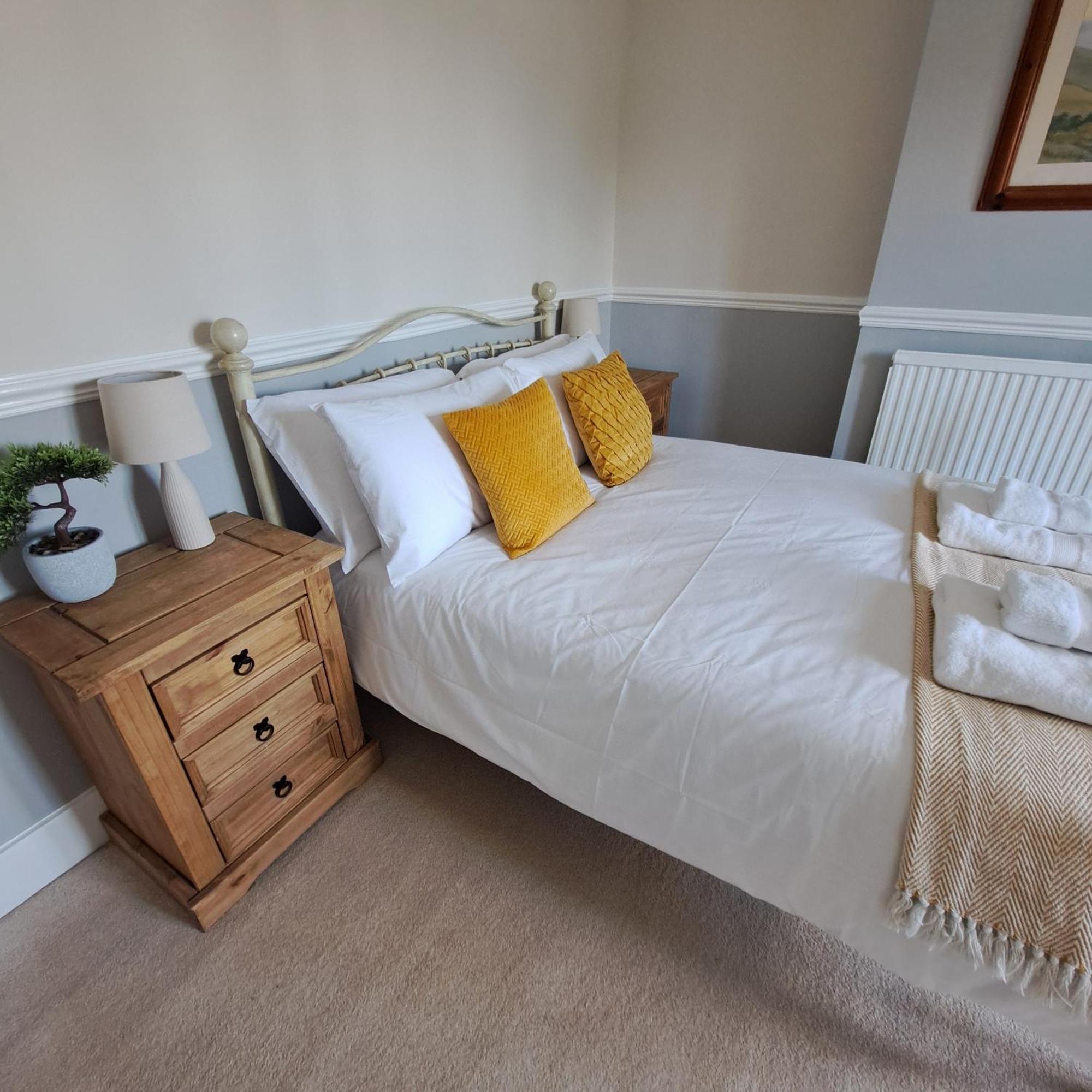 Generous 3 Bed In The Heart Of The Village Χάντινγκτον Εξωτερικό φωτογραφία