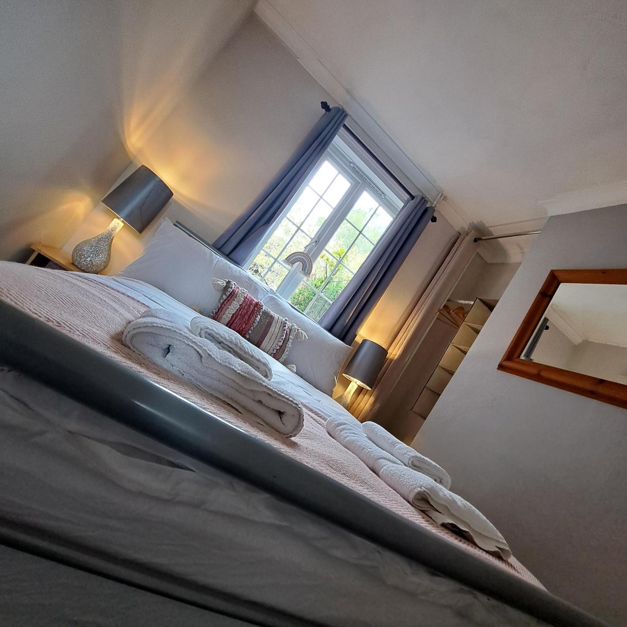 Generous 3 Bed In The Heart Of The Village Χάντινγκτον Εξωτερικό φωτογραφία
