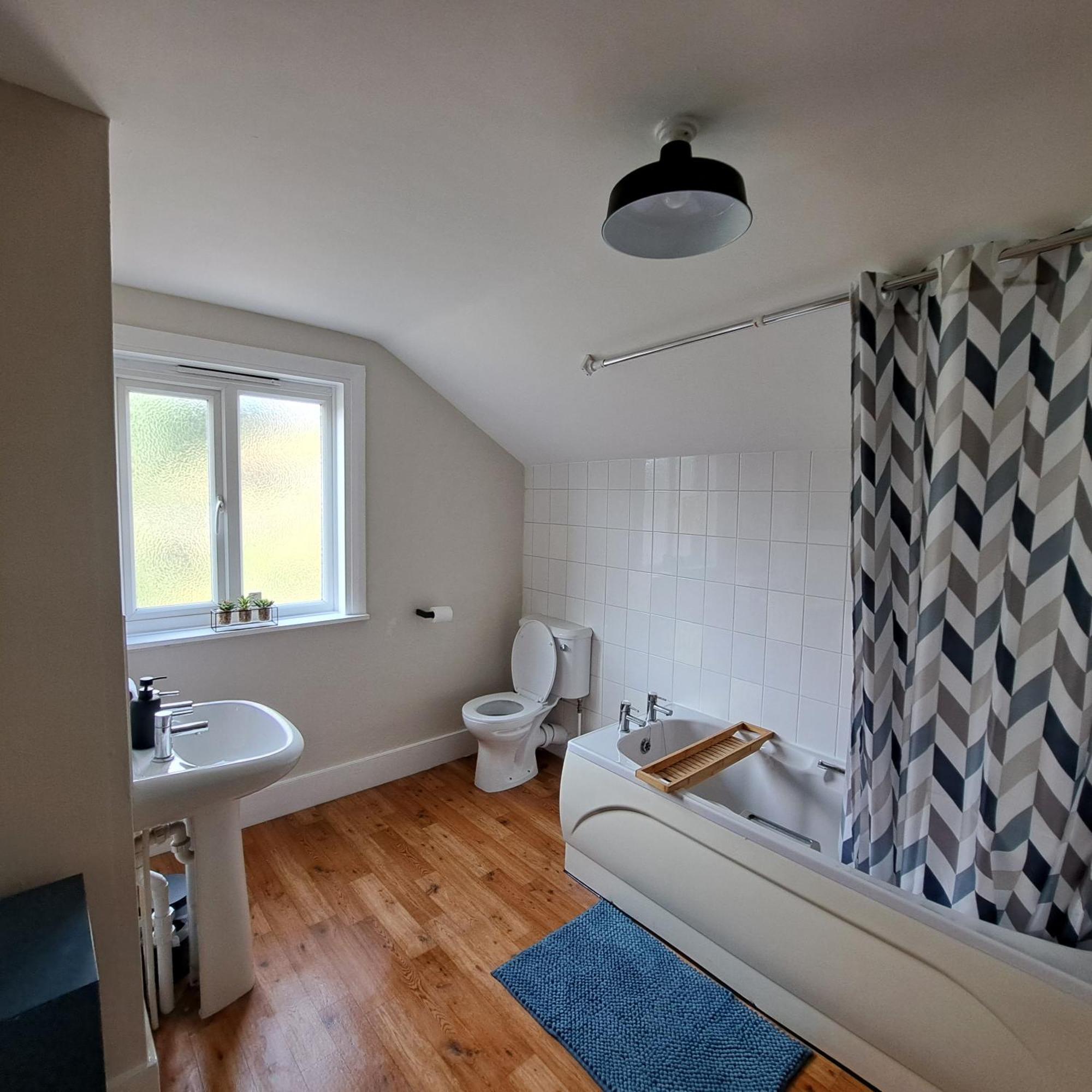 Generous 3 Bed In The Heart Of The Village Χάντινγκτον Εξωτερικό φωτογραφία