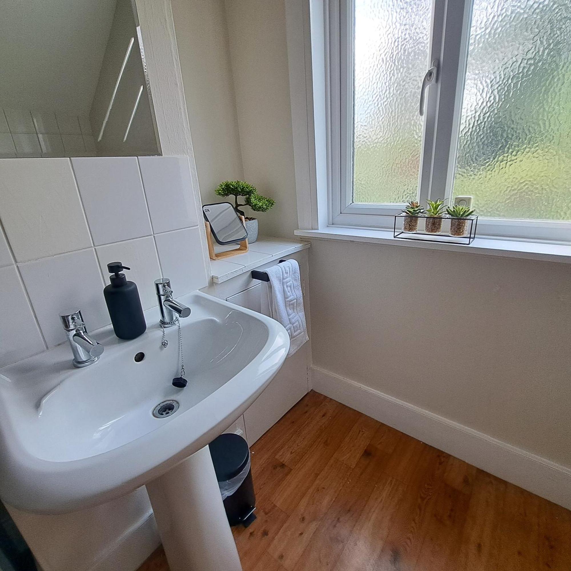 Generous 3 Bed In The Heart Of The Village Χάντινγκτον Εξωτερικό φωτογραφία