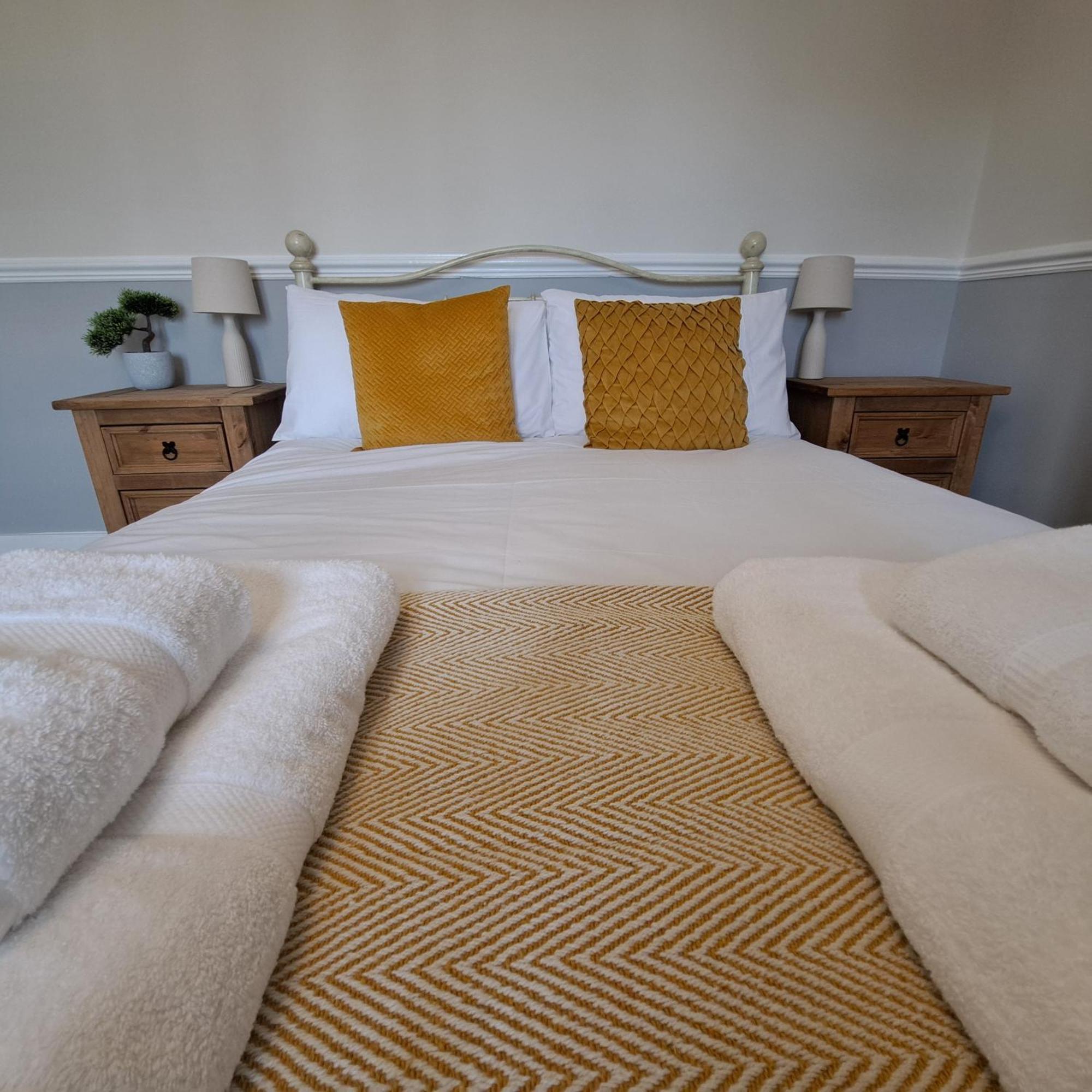 Generous 3 Bed In The Heart Of The Village Χάντινγκτον Εξωτερικό φωτογραφία
