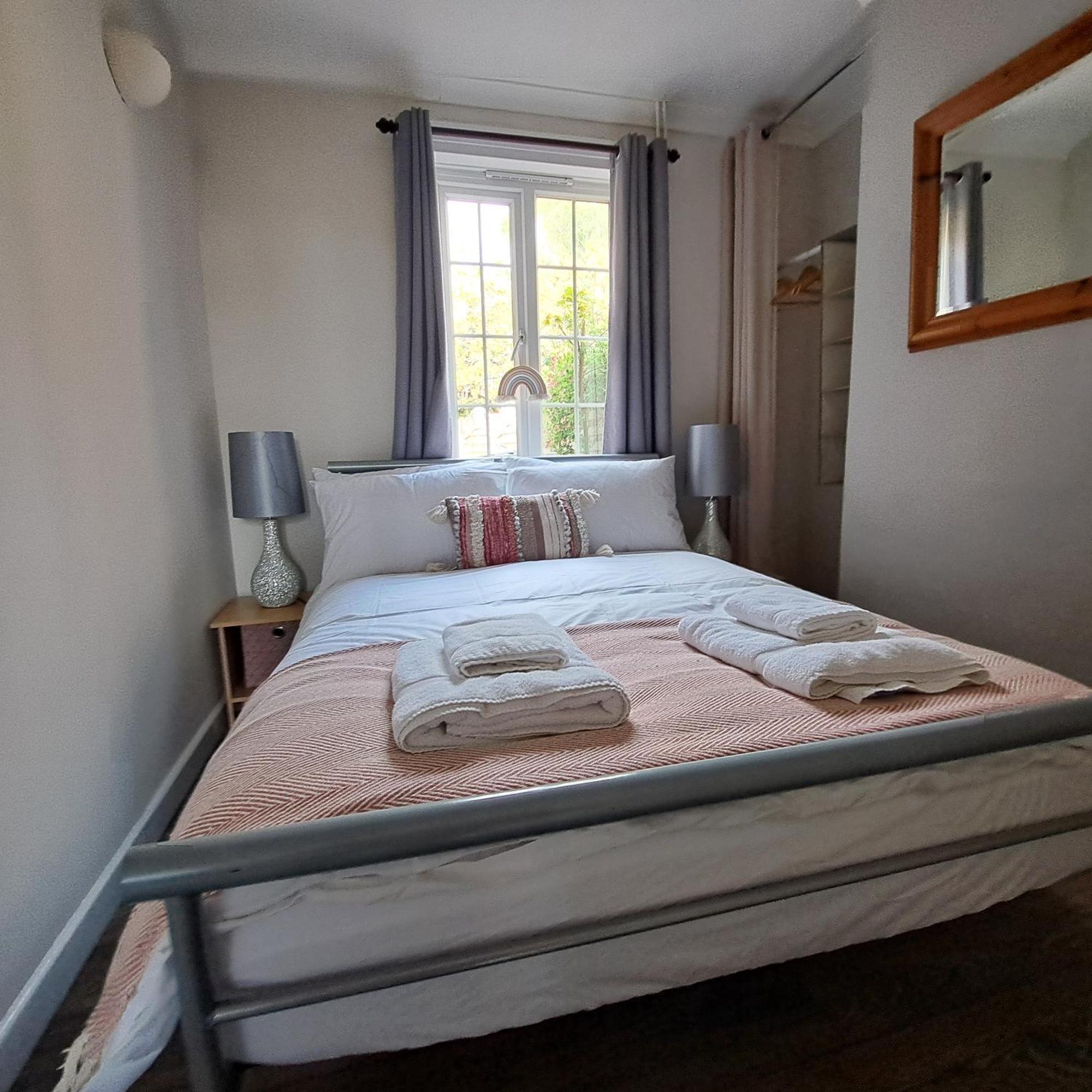 Generous 3 Bed In The Heart Of The Village Χάντινγκτον Εξωτερικό φωτογραφία