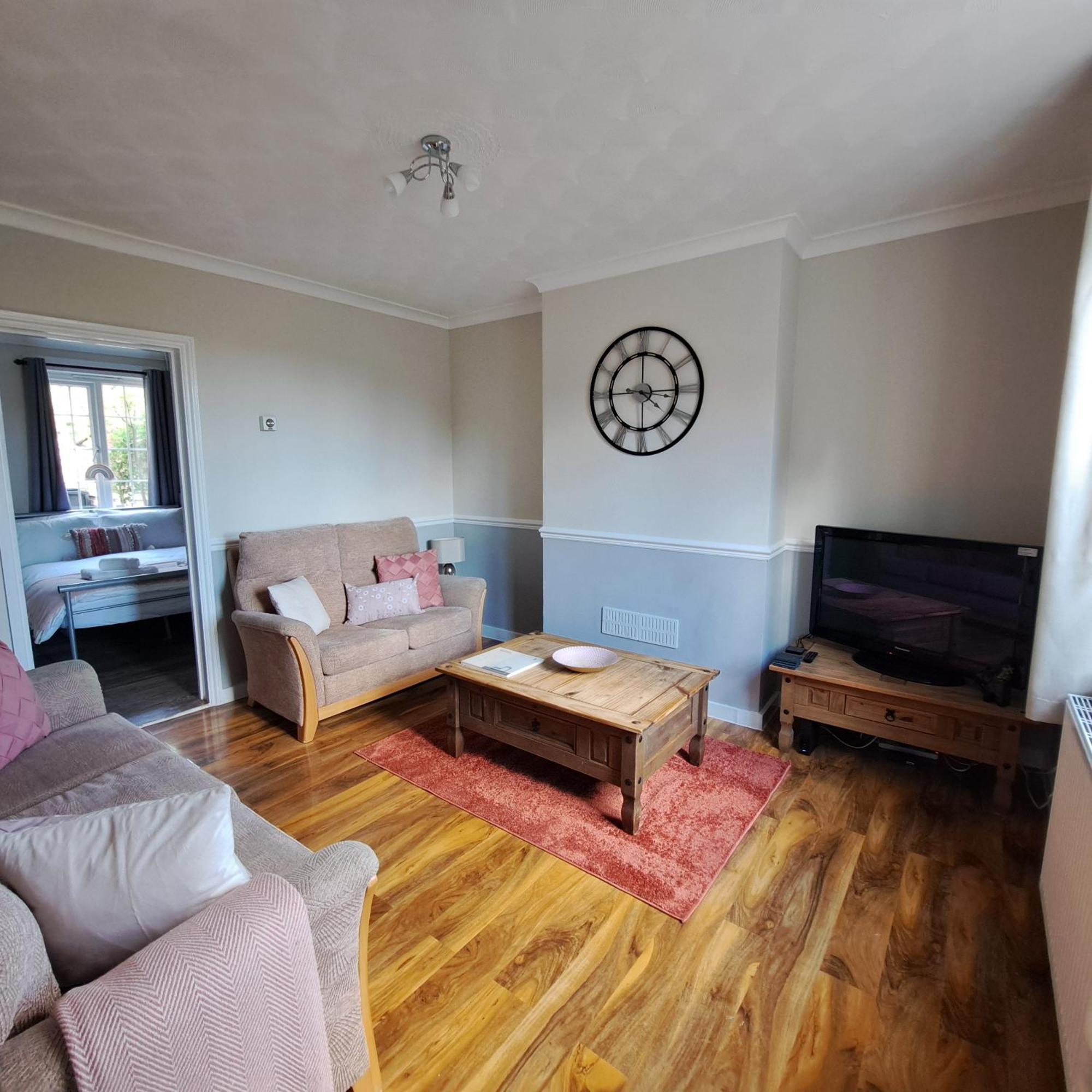 Generous 3 Bed In The Heart Of The Village Χάντινγκτον Εξωτερικό φωτογραφία